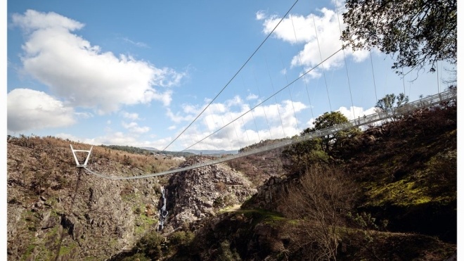 В Португалии построили самый длинный в мире подвесной пешеходный мост