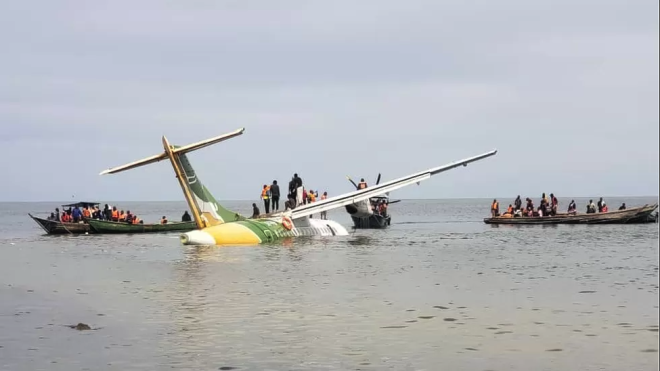 У Танзанії пасажирський літак упав у найбільше озеро Африки