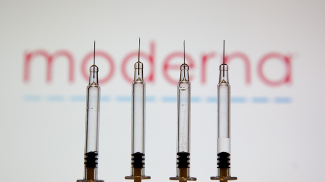 Медики виявили віддалені побічні ефекти у вакцини від коронавірусу Moderna