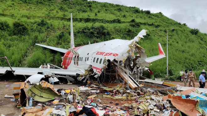 Авіакатастрофа в Індії: на місці катастрофи знайшли бортові самописці