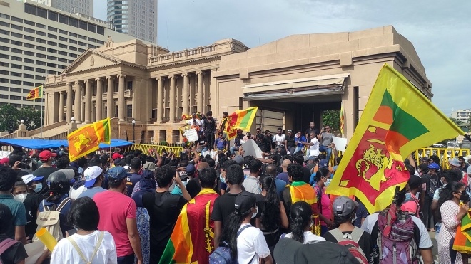 Протести на Шрі-Ланці: президент опинився в Сингапурі, звідти він оголосить про свою відставку