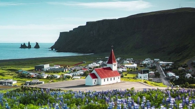 Исландия открывает границы для вакцинированных туристов