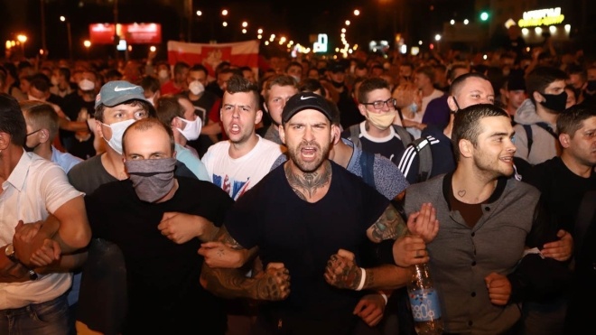 Протесты в Беларуси: задержанных во время акций протеста начали массово выпускать из изоляторов и тюрем