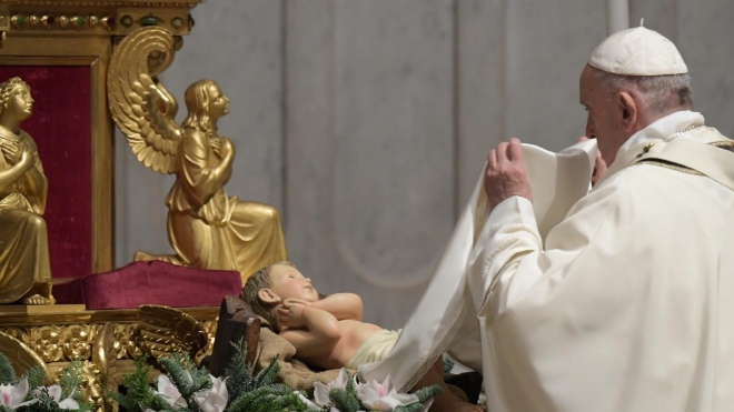 Папа Римский провел рождественскую мессу в почти пустом соборе Святого Петра. В послании упомянул об Украине