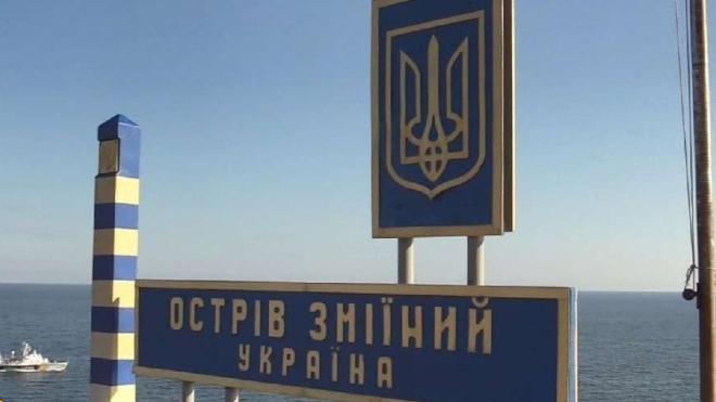 Поранених окупантів зі Зміїного звозять у шпиталі Севастополя, а кримчан спонукають здавати для них кров