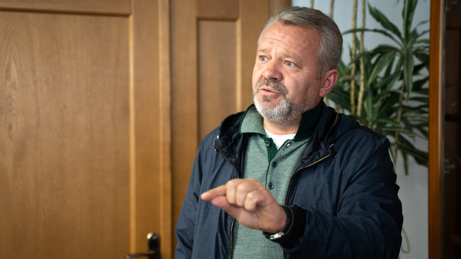 Anatoliy Fedoruk is the mayor of Bucha for more than 20 years. He says that during the occupation, he baked bread and put out fires in the city, but the residents say he fled. How can they live together now? — an interview