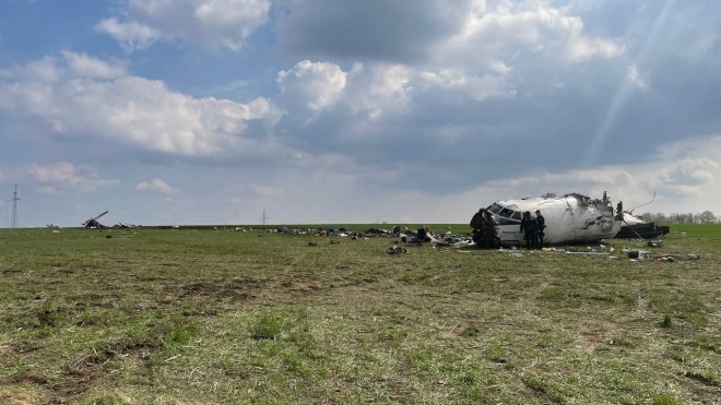 In Zaporizhzhia oblast, the Ukrainian An-26 crashed — the pilot died. Photos and videos of what happened