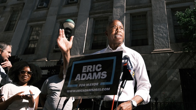 Мэром Нью-Йорка стал бывший полицейский — он второй афроамериканец в истории на этой должности