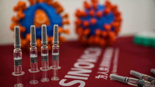 В Украине начали вакцинацию от коронавируса китайским препаратом CoronaVac