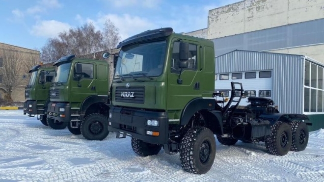 Міноборони отримає перші нові тягачі КрАЗ для перевезення танків
