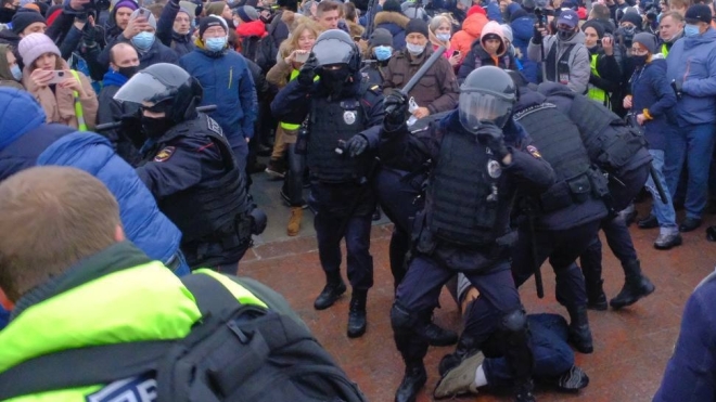 На мітингах проти арешту Навального в Росії силовики затримали близько 900 людей. Серед них — дружина опозиціонера