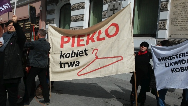 В Польше ограничили право женщин на аборт. Теперь прервать беременность будет почти невозможно