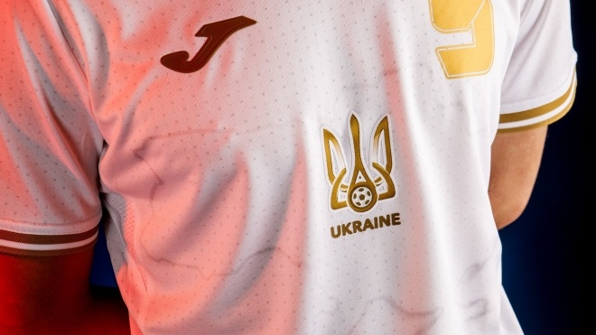 На британском ТВ ведущая назвала карту на форме сборной Украины «пятном» — в присутствии украинского посла