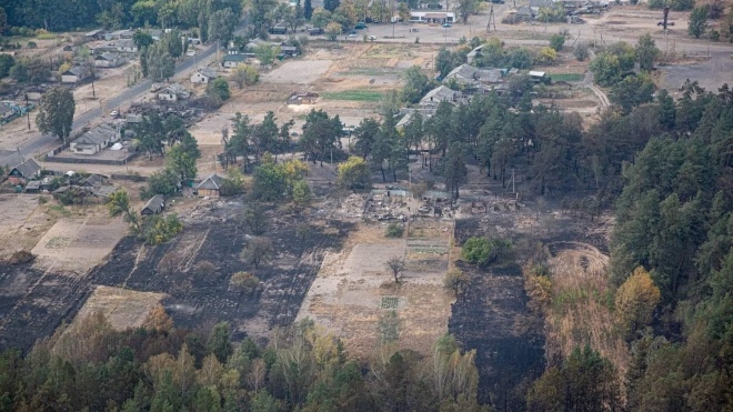 Площа пожежі на Луганщині охопила понад 13 тисяч гектарів. Вогонь загрожує 32 містам і селам