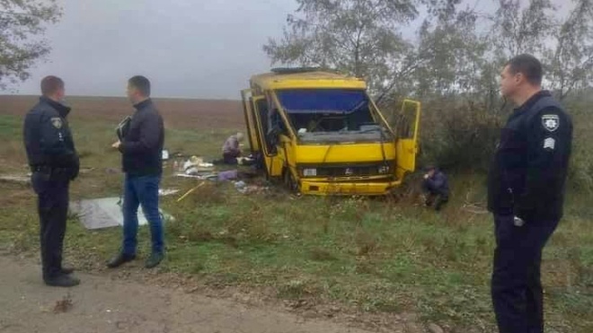 В Херсонской области перевернулся рейсовый автобус. Два человека погибли, еще десять травмированы