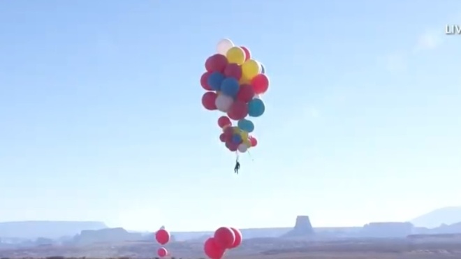 Иллюзионист Дэвид Блейн в прямом эфире поднялся на воздушных шарах на высоту более 7000 метров