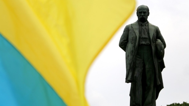 Исследование: Украинцы стали больше ценить демократию и толерантность, а по политическим убеждениям остались центристами