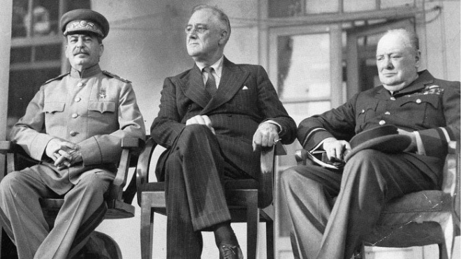 Послы России и Великобритании воссоздали фото Тегеранской конференции 1943 года. Их вызвали в МИД Ирана для пояснений
