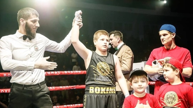 Сыну Кадырова присудили победу на турнире по боксу, когда соперник начал его бить