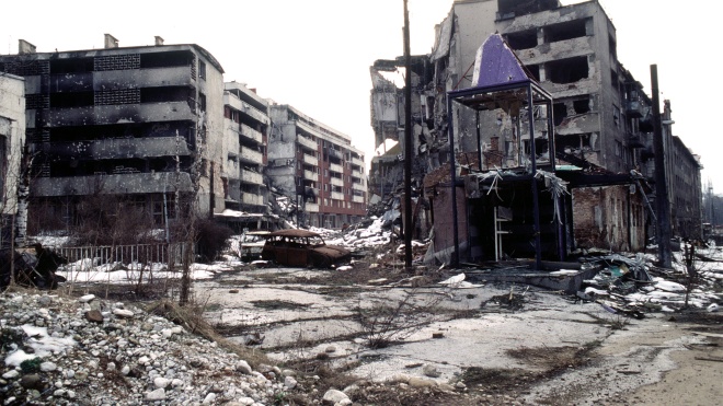 The Serbs shelled Sarajevo for almost four years. Bosniaks hid from snipersʼ shells and bullets, resisted, and waited for NATOʼs help. This is how it was