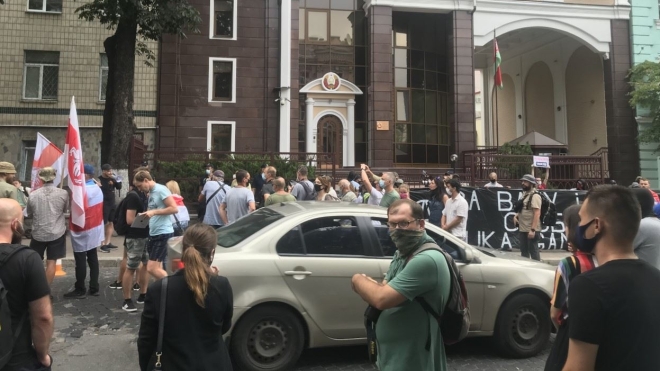 У посольства Беларуси в Киеве полиция задержала 6 митингующих. Среди них — бывший политзаключенный Кольченко