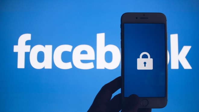 Facebook назвала «неправдивими» і заблокувала статті росЗМІ про затримання в РФ «українських нацистів». Роскомнагляд вимагає їх повернути