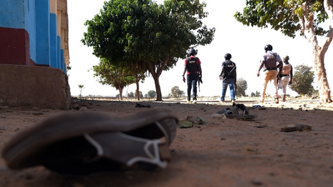 В Нигерии боевики напали на школу, похитив около 300 учениц