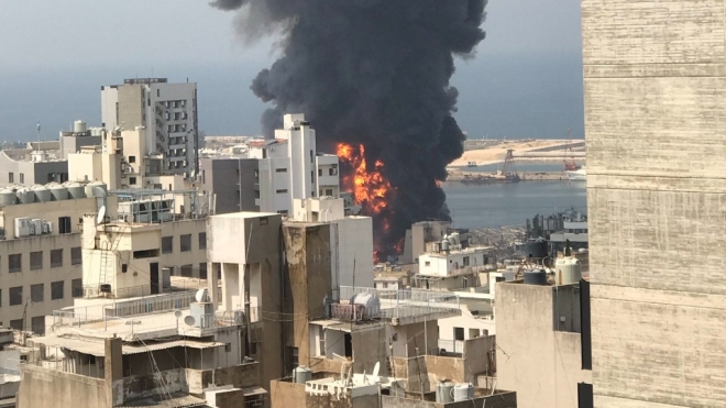 В порту Бейрута начался масштабный пожар