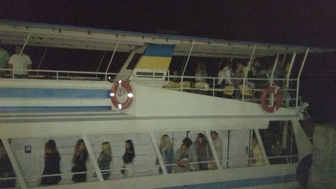На Черкащині посеред Дніпра заглух теплохід з майже 80 пасажирами