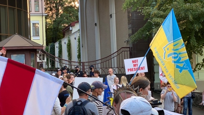 Выборы в Беларуси: на участке в посольстве в Киеве победила Тихановская