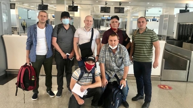 Шестеро украинцев вернулись из плена пиратов. Их удерживали больше месяца