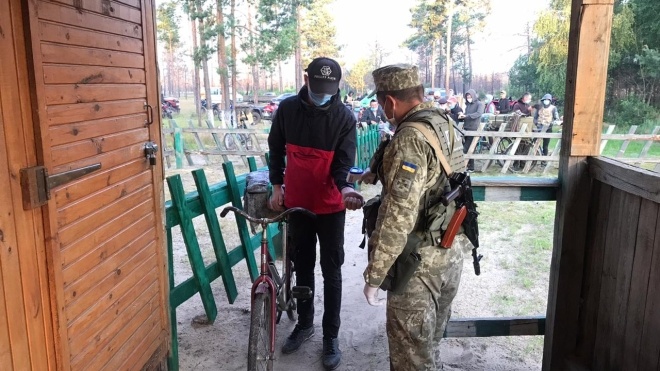 Білорусь тимчасово закрила три пункти пропуску на кордоні з Україною