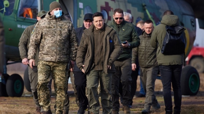 «Мы только слышали об этом». Зеленский отрицает, что Россия отвела войска от украинских границ