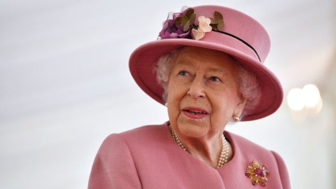 Королева Великобритании вернулась к исполнению своих обязанностей — через 4 дня после смерти мужа