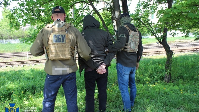В Хмельницкой области агента российских спецслужб задержали во время фотографирования колонны военной техники ВСУ