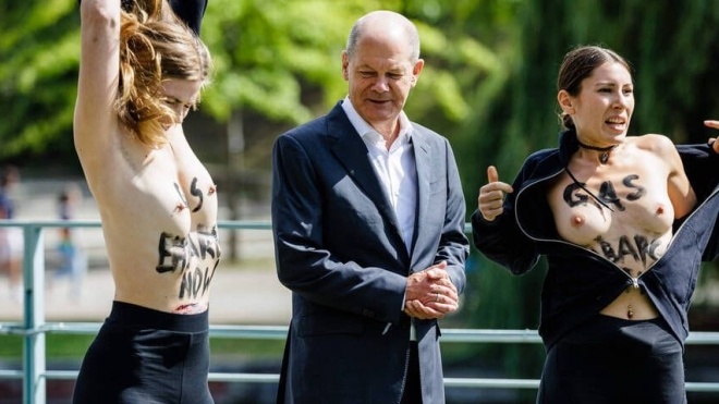 Femen activists staged an action during a photoshoot of Chancellor Olaf Scholz in Germany