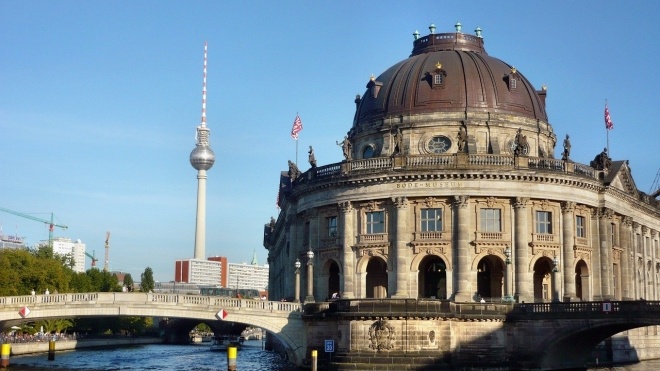 В Берлине на несколько музеев напали вандалы. Пострадали не менее 70 произведений искусства