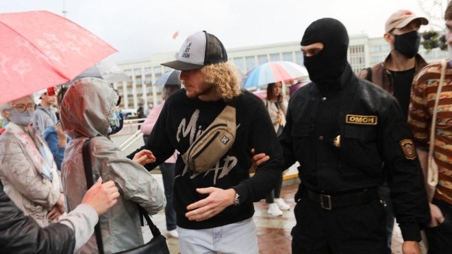 У центрі Мінська міліція затримала майже 100 протестувальників і низку журналістів