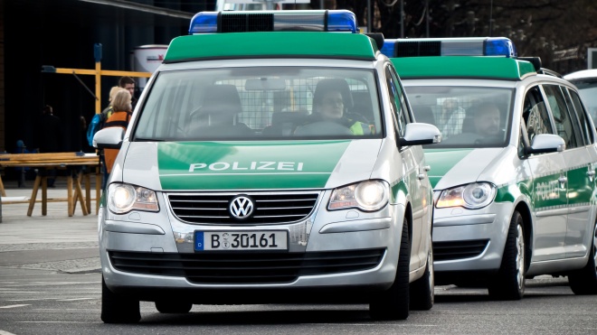 В Германии 29 полицейских отстранили от работы. Они распространяли нацистские символы в соцсетях