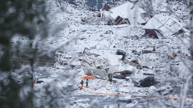 Оползень в Норвегии: спасатели до сих пор ищут под завалами трех человек. Число погибших возросло до семи