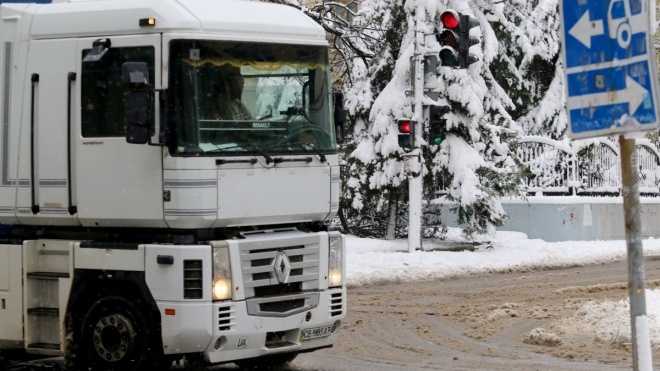 Снегопады в Украине: «Укравтодор» запретил движение грузовиков и пассажирских автобусов в Одесской области