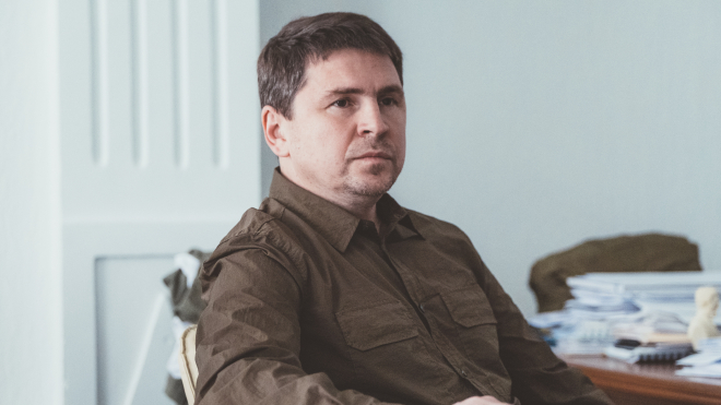 Mykhailo Podoliak has been living in the Presidentʼs Office building for 120 days. He pathetically criticizes the West, openly talks about the necessary weapons and Ukraineʼs losses in the war — a long interview