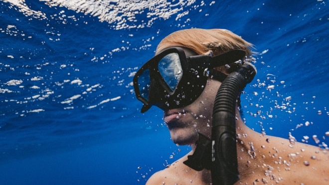 Французский фридайвер установил мировой рекорд — погрузился под воду на 112 метров