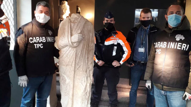 В Бельгии нашли похищенную древнеримскую статую — ее случайно увидели на витрине в антикварной лавке