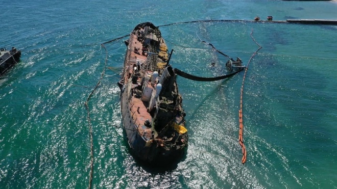 Эвакуацию танкера Delfi в Одессе снова отложили — нашли новые повреждения