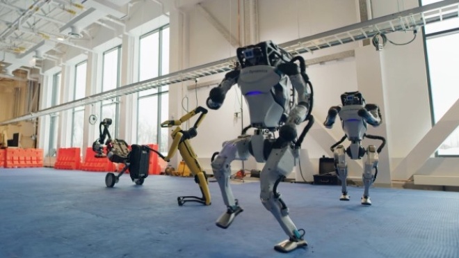 Роботы Boston Dynamics станцевали под рок-н-ролльный хит “Do You Love Me”. На новогоднем видео — все три вида творений