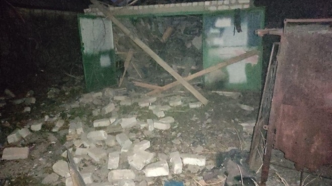 Боевики обстреляли Трехизбенку Луганской области. Снаряды повредили 5 домов (фото)