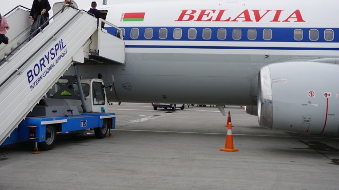 Україна закриває повітряний простір для білоруських літаків