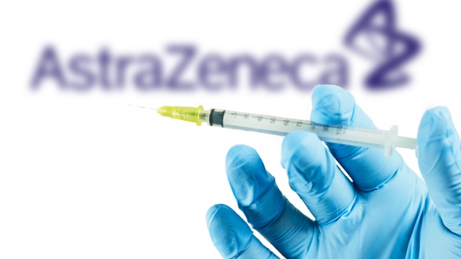 Євросоюз підтвердив, що від вакцини AstraZeneca можуть утворитися тромби, і назвав групу ризику