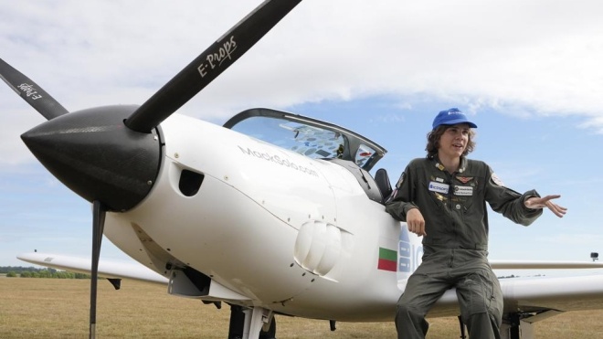 17-річний пілот став наймолодшою людиною, яка самостійно облетіла навколо світу на надлегкому літаку